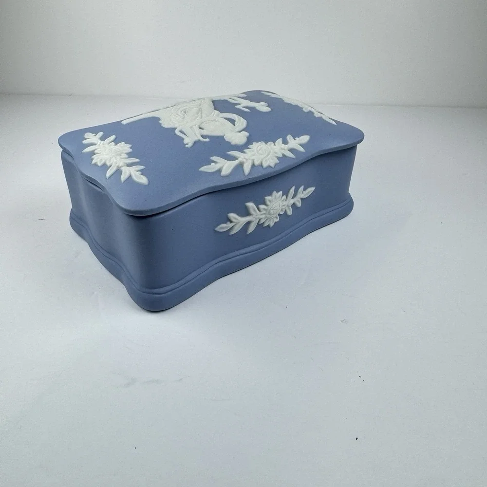 Jasperware Japan Lidded Jewelry Trinket Box Blue 5.5in Woman‎ Cherub Vanity